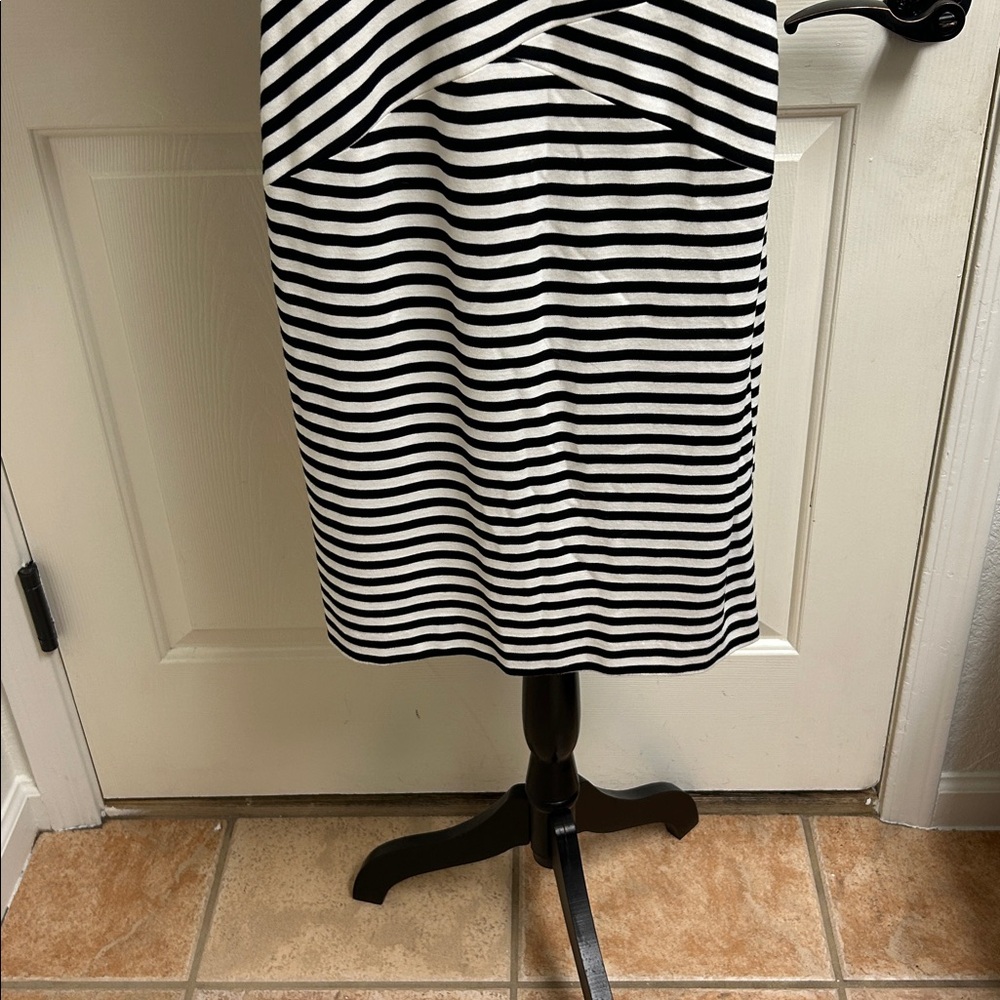 ANTONIO MELANI Black and White Lined Striped Dress, Size 0, Excellent Condition - Picture 5 of 8